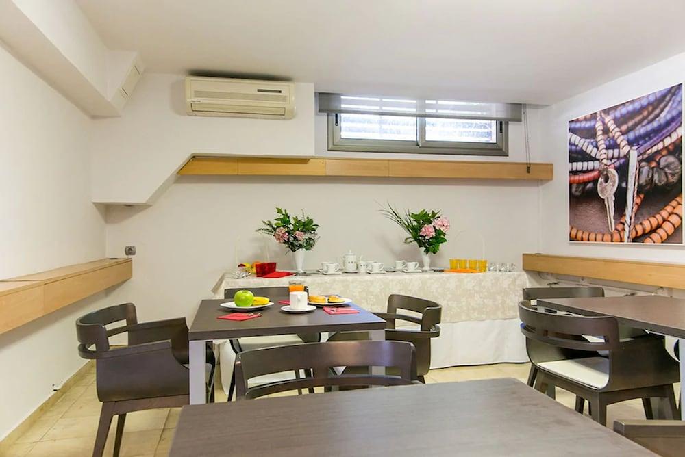 Aparthotel Bardon Castelldefels Zewnętrze zdjęcie