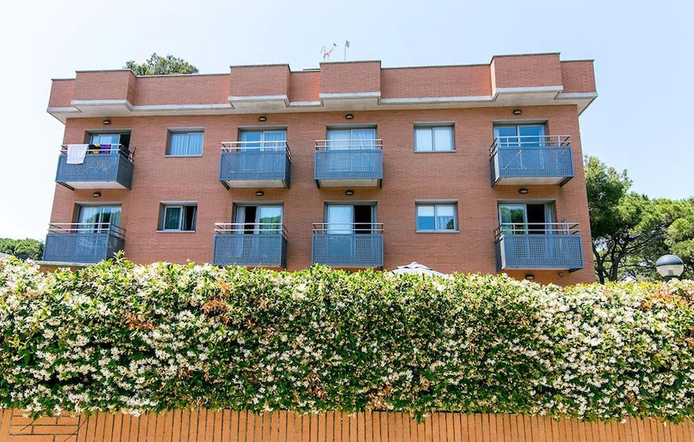 Aparthotel Bardon Castelldefels Zewnętrze zdjęcie
