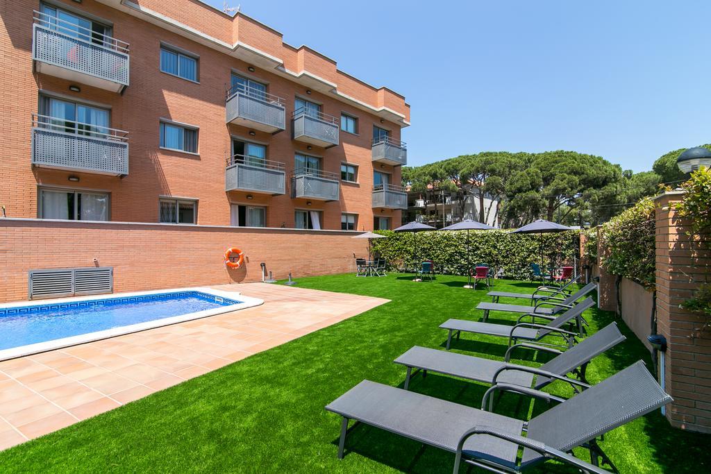 Aparthotel Bardon Castelldefels Zewnętrze zdjęcie