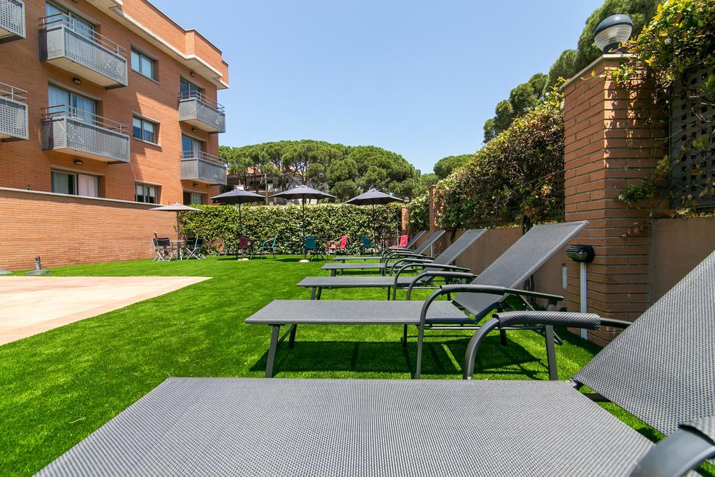Aparthotel Bardon Castelldefels Zewnętrze zdjęcie