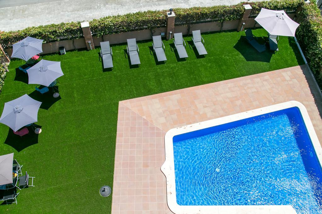Aparthotel Bardon Castelldefels Zewnętrze zdjęcie