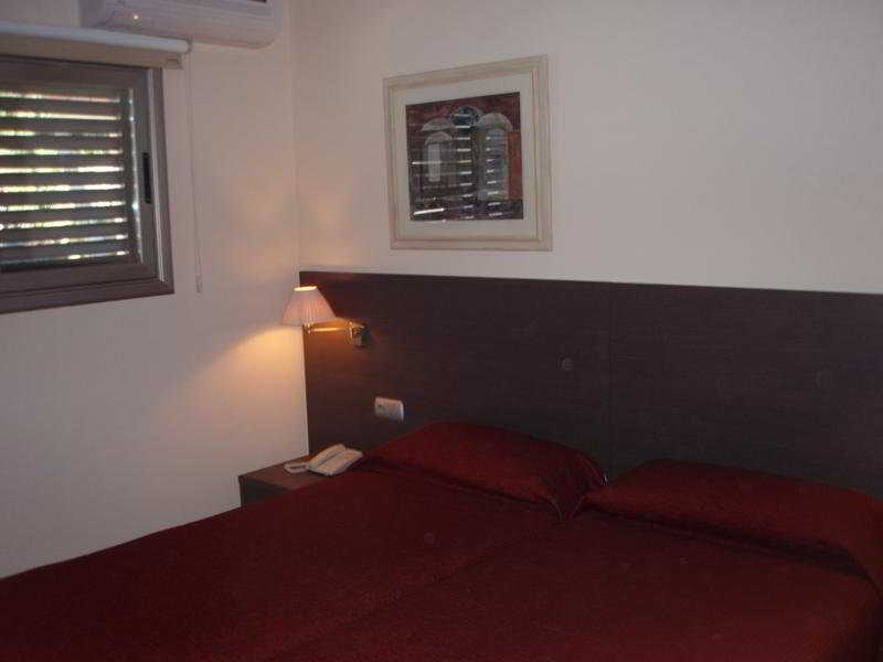 Aparthotel Bardon Castelldefels Zewnętrze zdjęcie